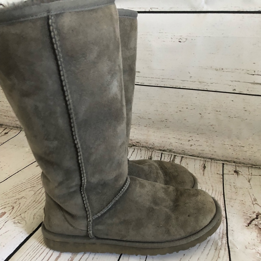 Ugg classic tall boots